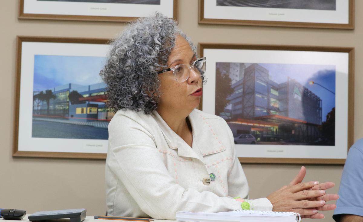 Reitora Marinalva Barbosa detalhou a abertura de novos cursos durante coletiva de imprensa ontem, com a participação de pró-reitores. (Foto/Luiz Adolfo/UFTM)