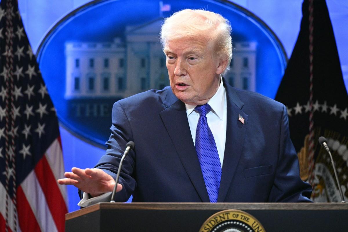 Trump assinou o decreto no Salão Oval e afirmou em suas redes sociais que a medida "entraria em vigor quase de imediato". (Foto/Divulgação)