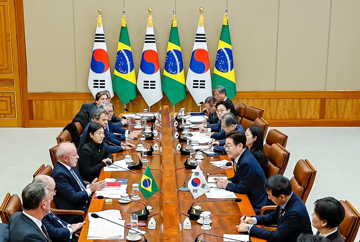 Lula durante reunião ampliada com o presidente da Coreia do Sul, Lee Jae Myung (Foto/Ricardo Stuckert/PR)
