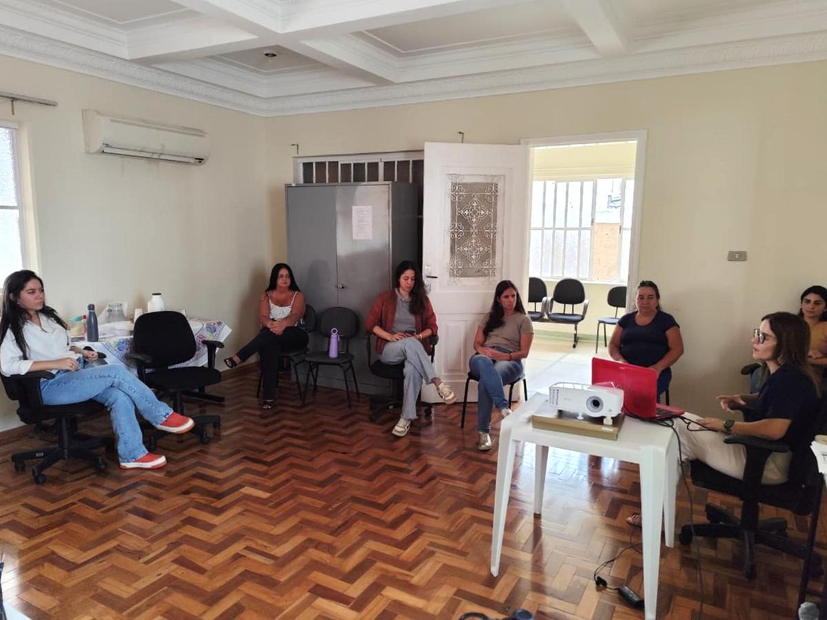 Capacitação do Creas reúne equipe técnica e Polícia Civil para fortalecer a atuação na proteção de vítimas de violação de direitos. (Foto/Divulgação/PMU)