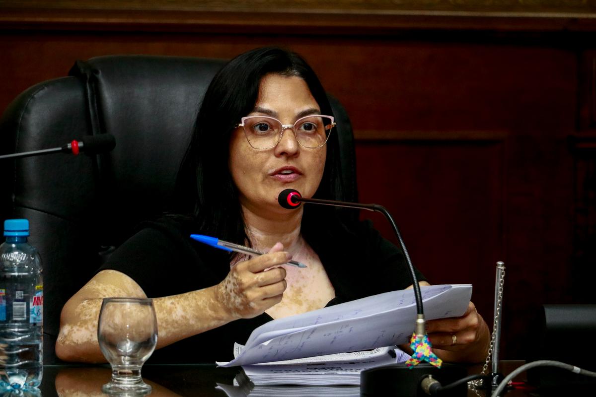 Secretária Valdilene Rocha, em sessão na Câmara Municipal de Uberaba. (Foto/Divulgação/CMU)
