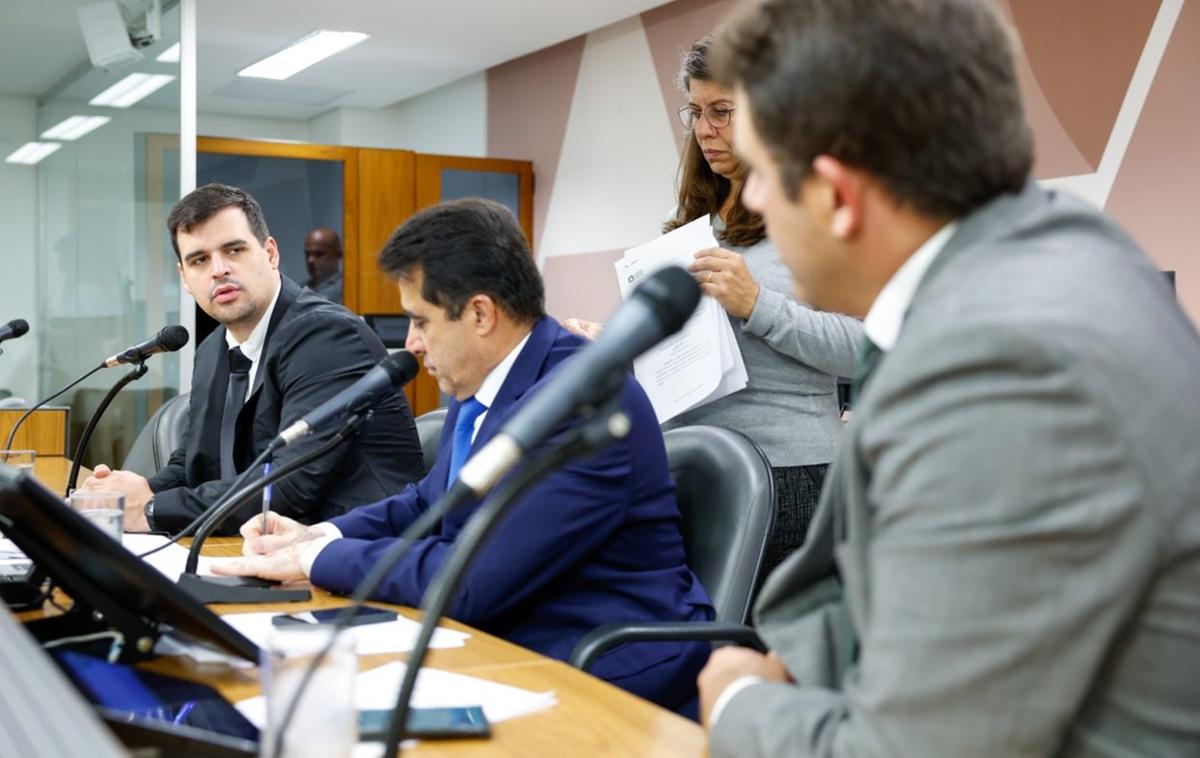 Deputado estadual Bruno Engler durante sessão na Assembleia Legislativa de Minas Gerais, autor do projeto que propõe proibição de câmeras corporais e em viaturas policiais no estado. (Foto/Divulgação/ALMG)