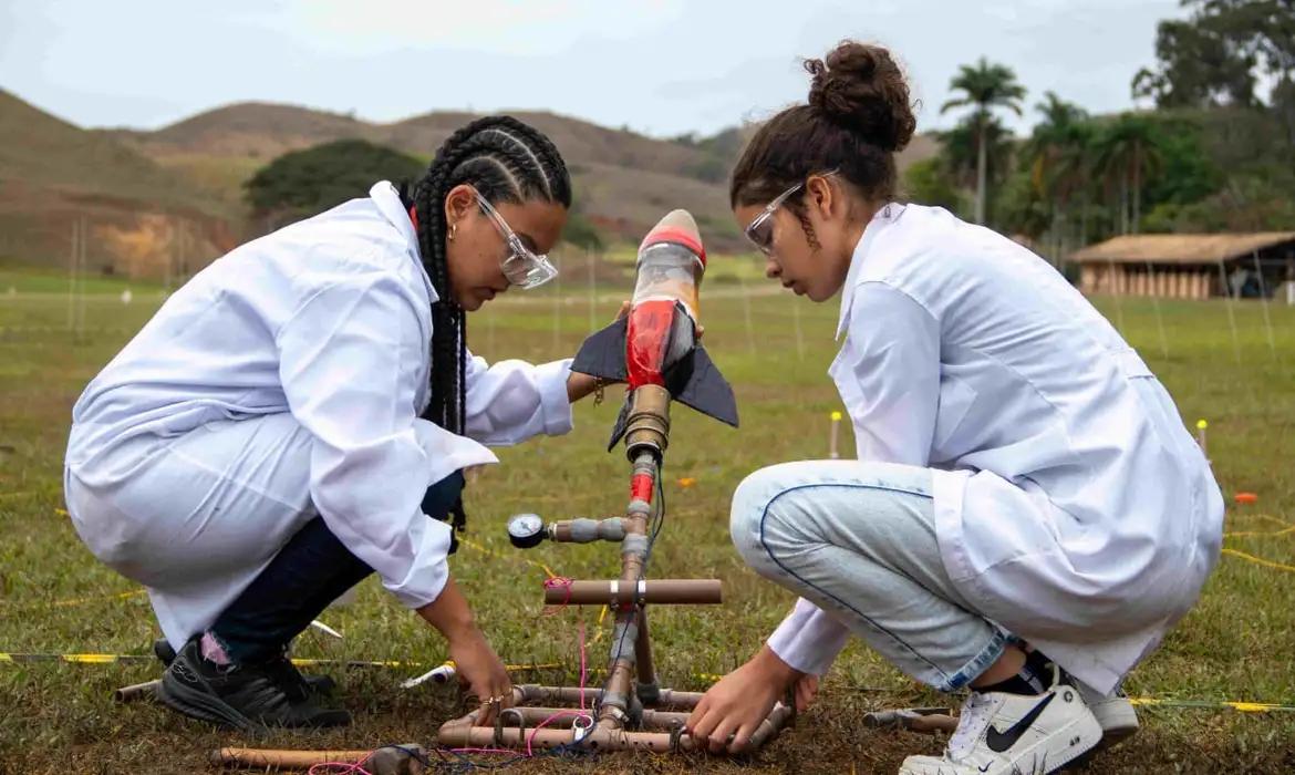 A OBA e a OBAFOG são abertas a escolas urbanas e rurais, sem exigência de número mínimo ou máximo de participantes. (Foto/OBAFOG/Divulgação)