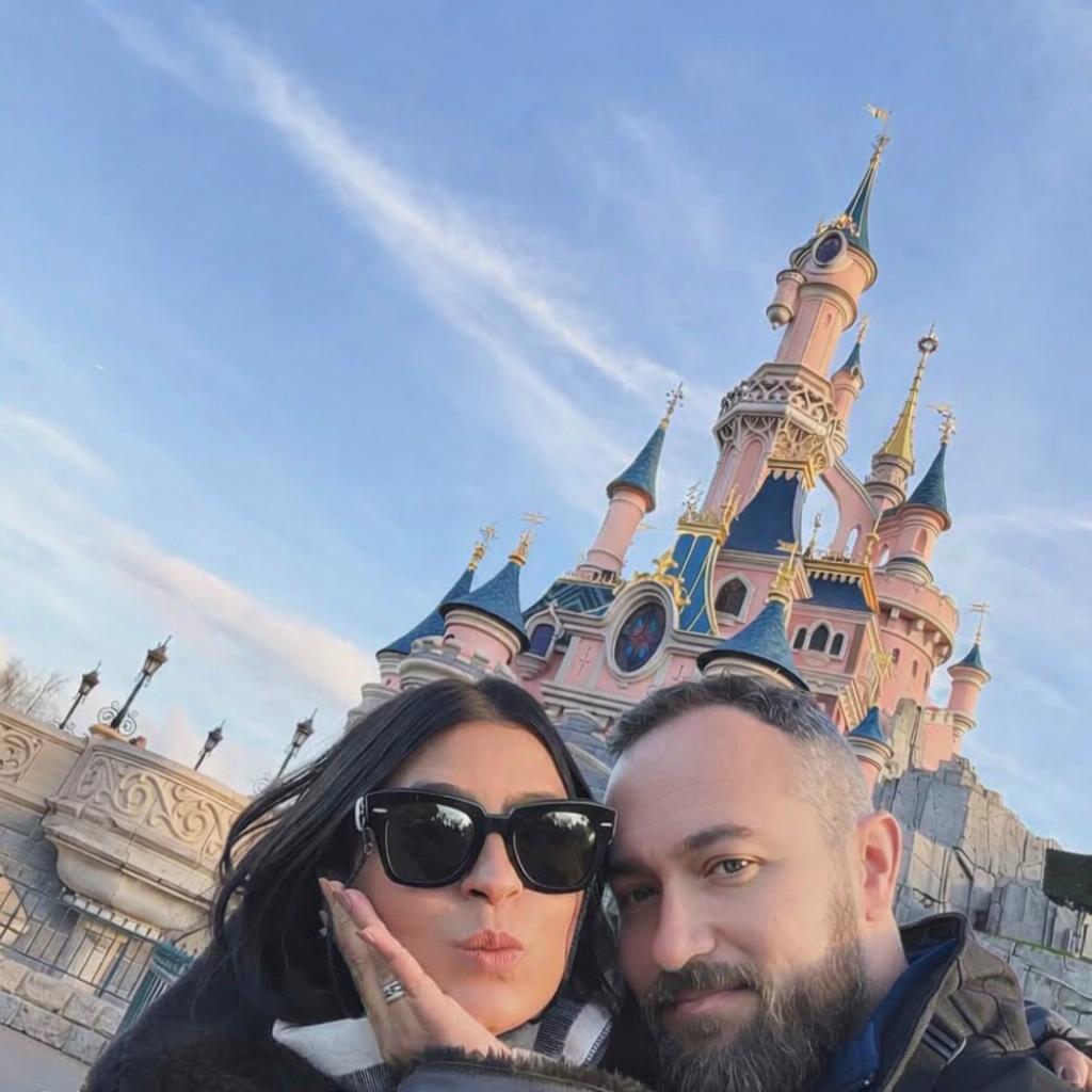 Nayara Barbosa e o marido, Eduardo Oliveira, curtem dias incríveis em Paris, com direito a visita à Disneyland francesa (Foto/Divulgação)
