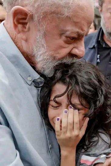 Presidente Lula visita áreas afetadas pelas chuvas no município de Ubá (Foto/Reprodução/Ricardo Stuckert / PR)