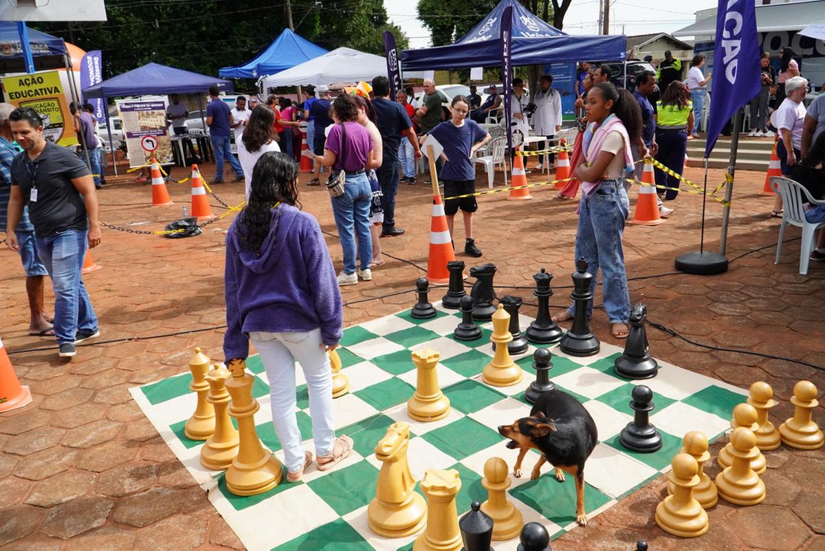 Várias atividades e prestação de serviço foram oferecidos na manhã desse sábado na praça Vitória, no Jardim Espírito Santo (Foto/Divulgação//Lilian Veronezi/PMU)