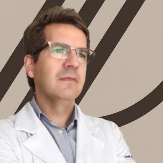 Segundo o urologista Marcelo Bianco, a cirurgia robótica traz mais segurança, reduz sangramentos e acelera a recuperação do paciente (Foto/Divulgação)