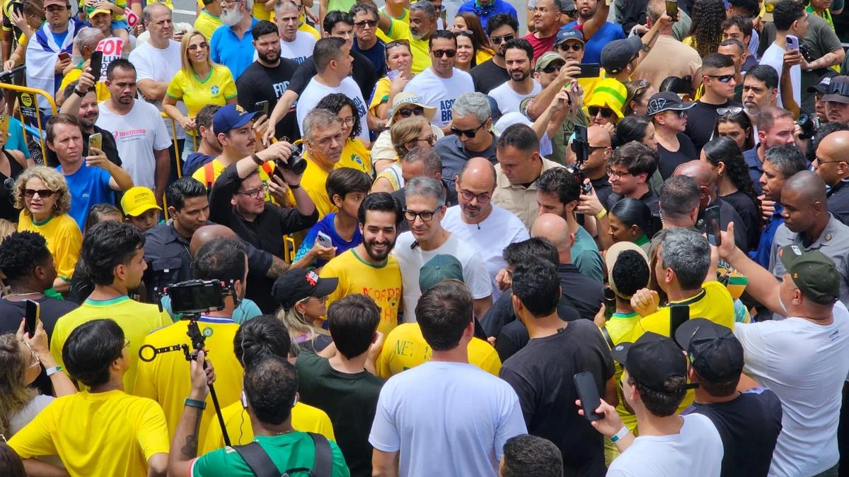 O governador Romeu Zema (Novo) e o vice Mateus Simões (PSD) estiveram no ato (Foto/Simon Nascimento)
