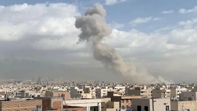 A embaixada americana na Arábia Saudita foi atingida por dois drones iranianos, que provocaram incêndio e levaram ao fechamento da representação diplomática (Foto/Reprodução)
