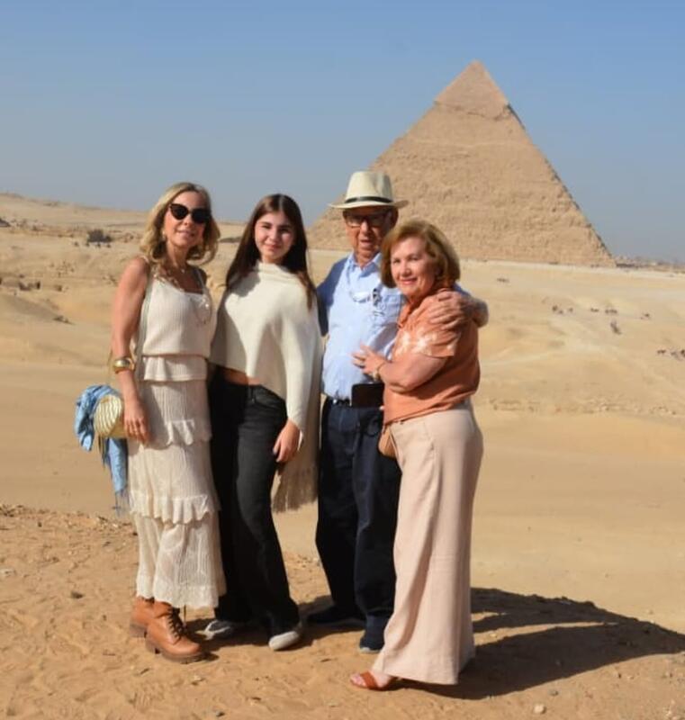 Milton Castro e Telma, com a filha Marcela e a neta Rafaela optaram por conhecer as maravilhas do Egito (Foto/Arquivo pessoal)