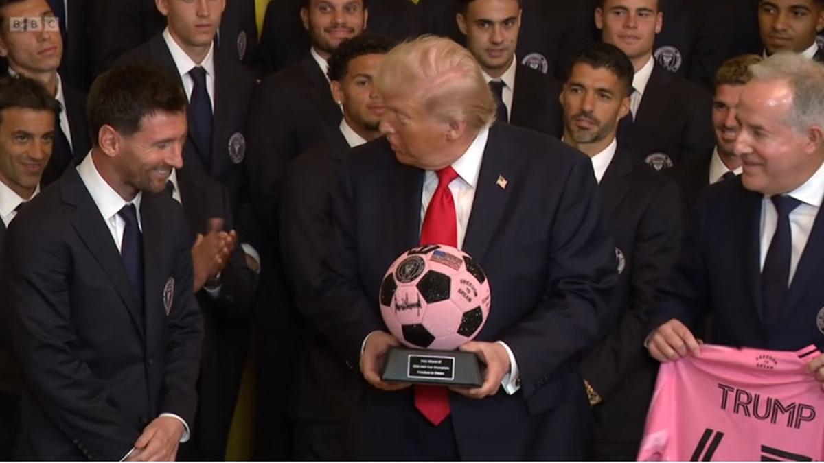 Presidente dos Estados Unidos recebeu jogadores do Inter Miami e elogiou carreira do atacante argentino (Foto/BBC-TV)