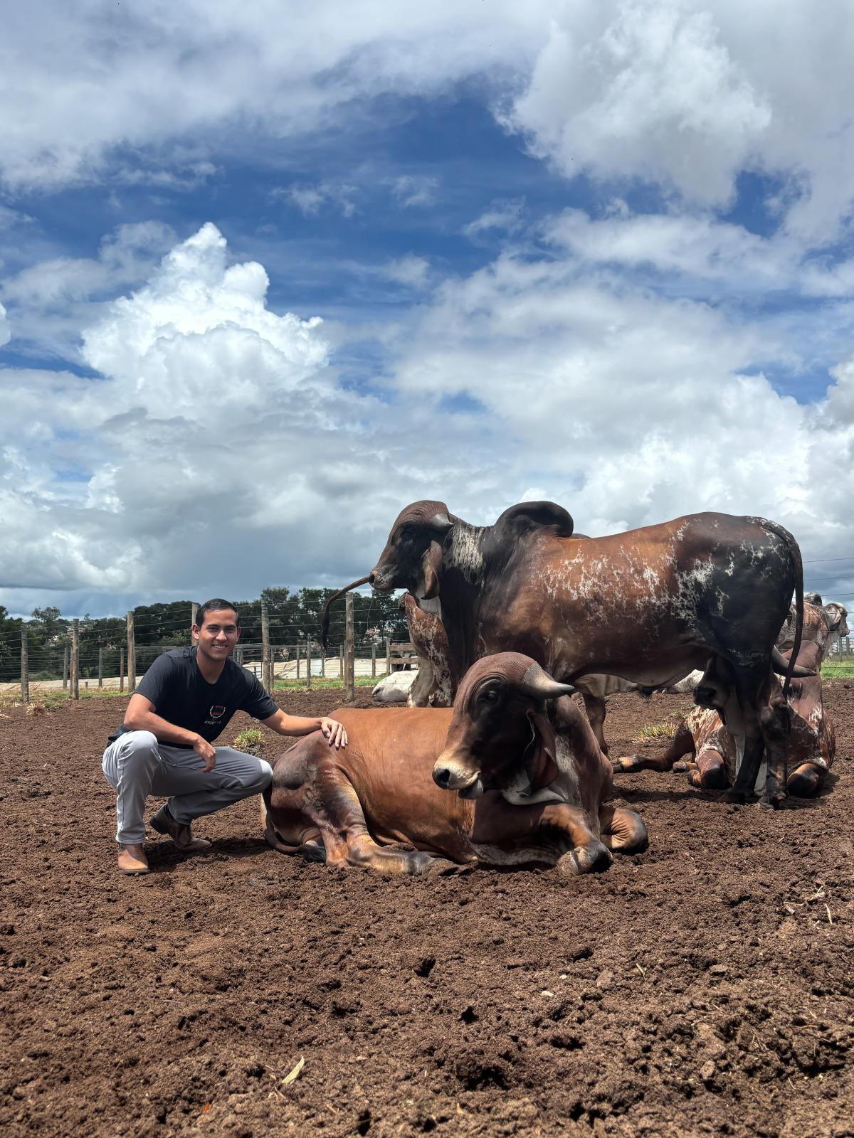 Luis Moreno Medina em vivência prática na Fazenda Escola da Fazu (Foto/Divulgação)
