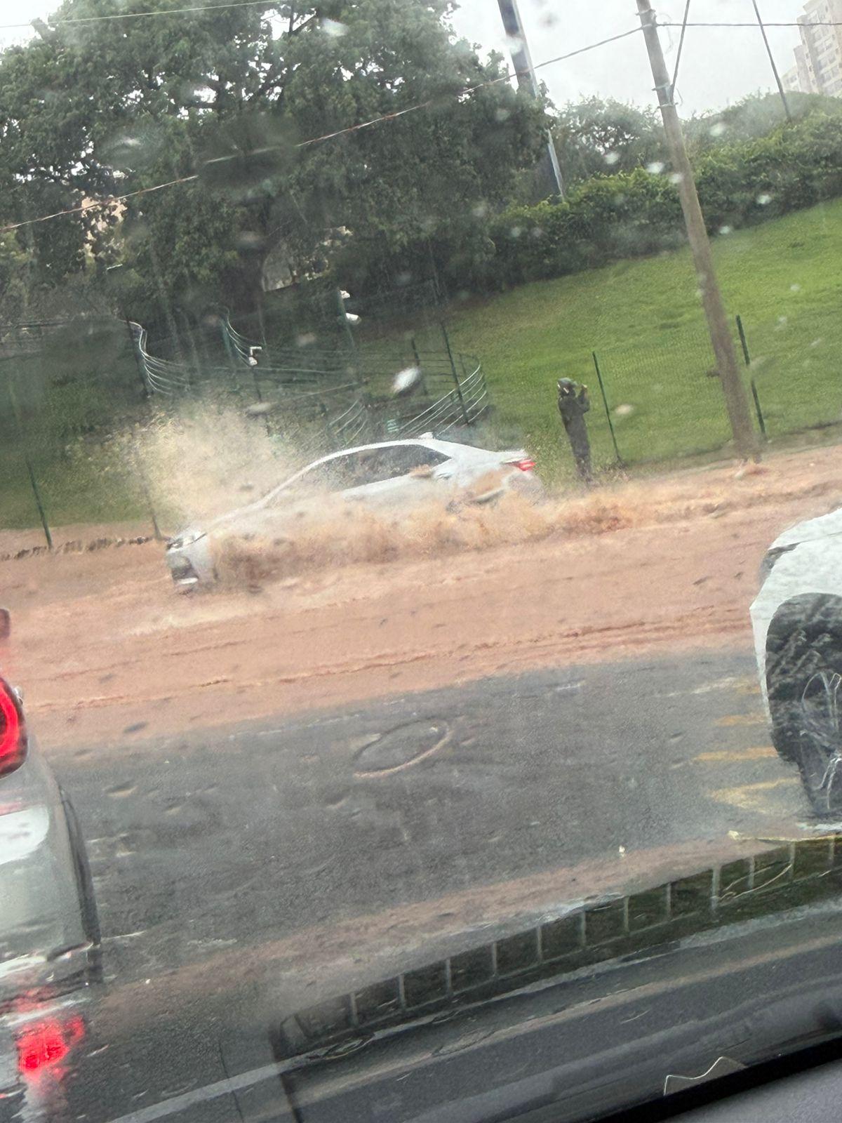 Alagamento na avenida Santa Beatriz da Silva (Foto/Divulgação)