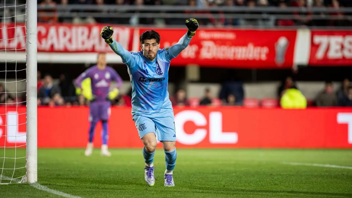 Goleiro Rossi defende duas cobranças e garante o tricampeonato rubro-negro no Maracanã (Foto/Gilvan de Souza/CRF)