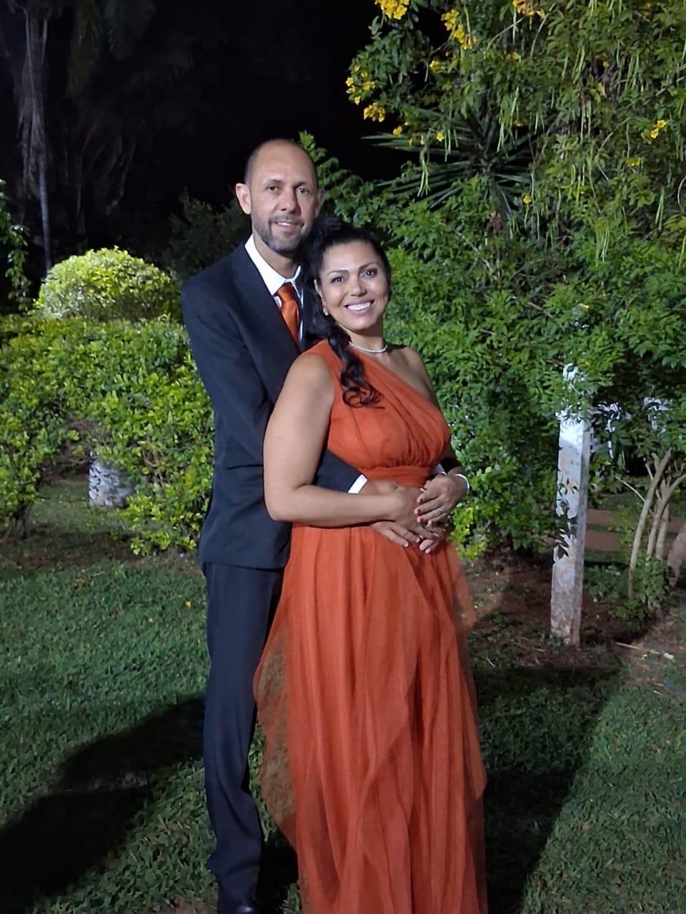 Ricardo Paulo da Costa Matias e Ana Maria de Brito Gonçalves celebram oito anos de feliz união, marcando suas Bodas de Barro (Foto/Arquivo pessoal)