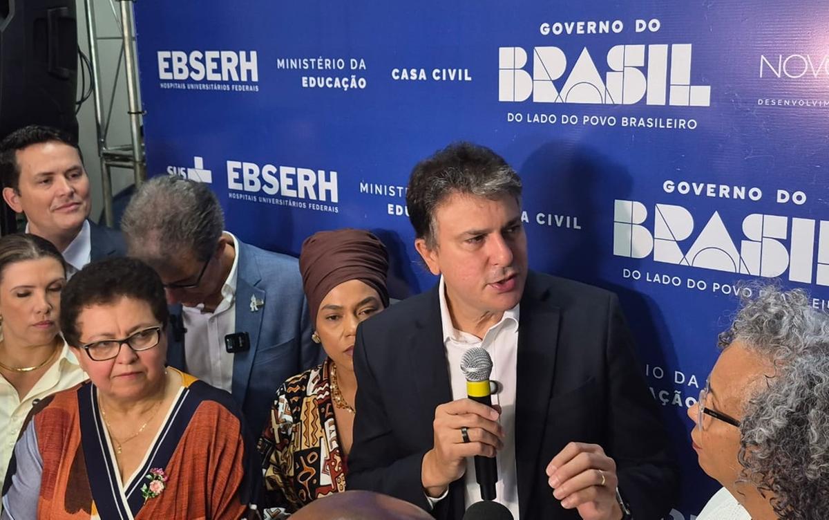 Ministro da Educação, Camilo Santana, esteve ontem em Uberaba, quando checou o andamento de obras e anunciou mais R$30 milhões para climatização do Hospital de Clínicas. (Foto/Divulgação)