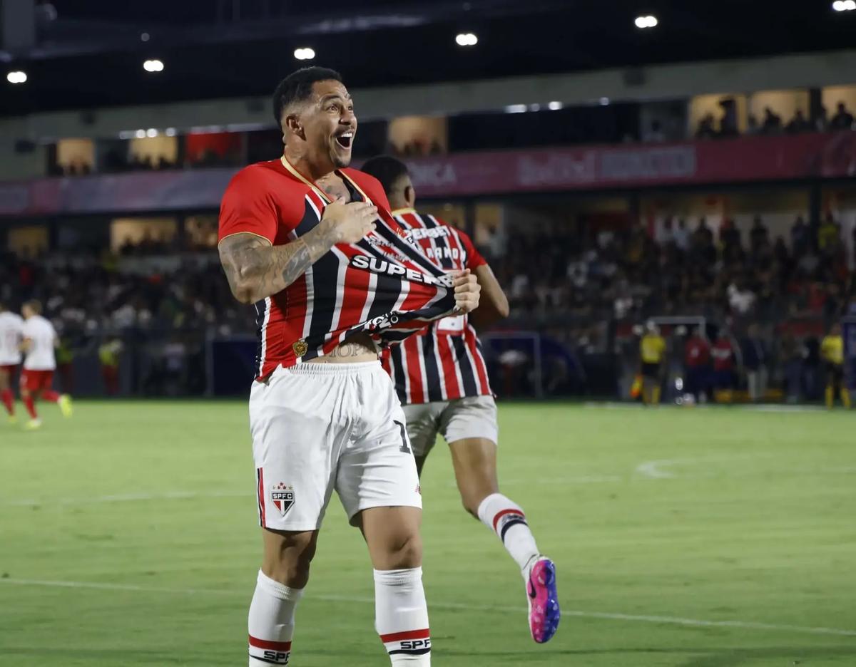 Luciano, mais uma vez, é presença marcante no São Paulo. (Foto/Rubens Chiri/SPFC)