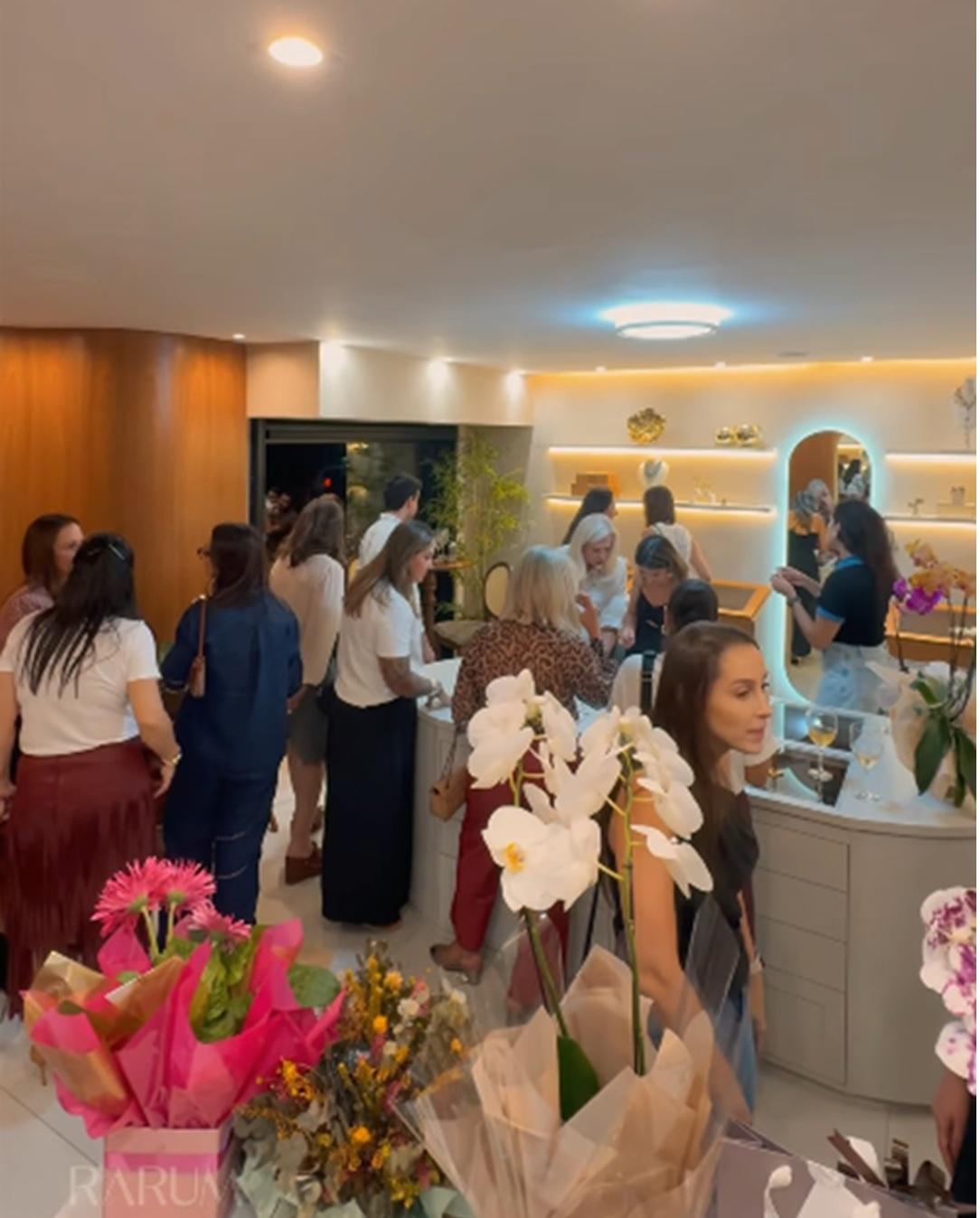 Luciane recebeu muitos convidados com um elegante coquetel (Foto/Arquivo)