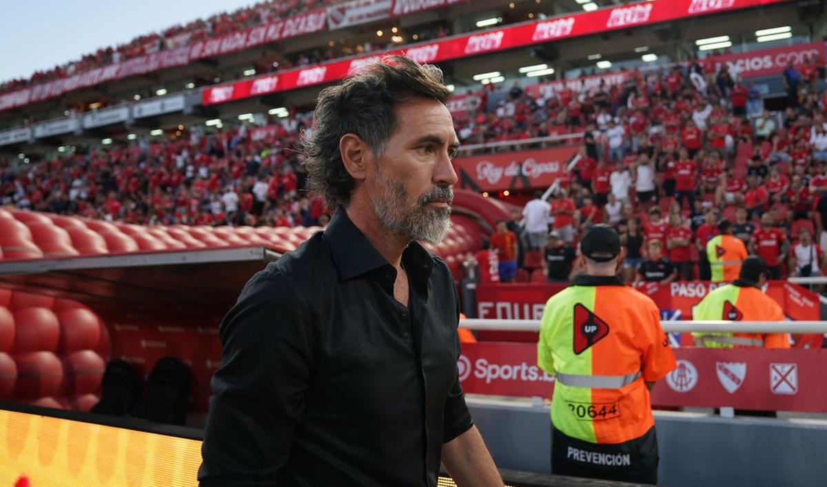 O técnico Eduardo Domínguez destacou a importância de manter regularidade no campeonato. (Foto/La Nación)