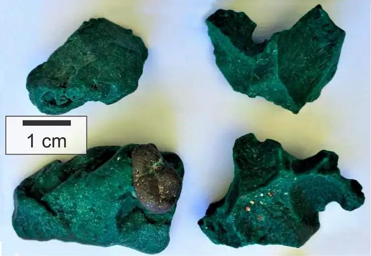 Análises laboratoriais identificaram principalmente polietileno e polipropileno. (Foto/Fernanda Avelar Santos/Divulgação)