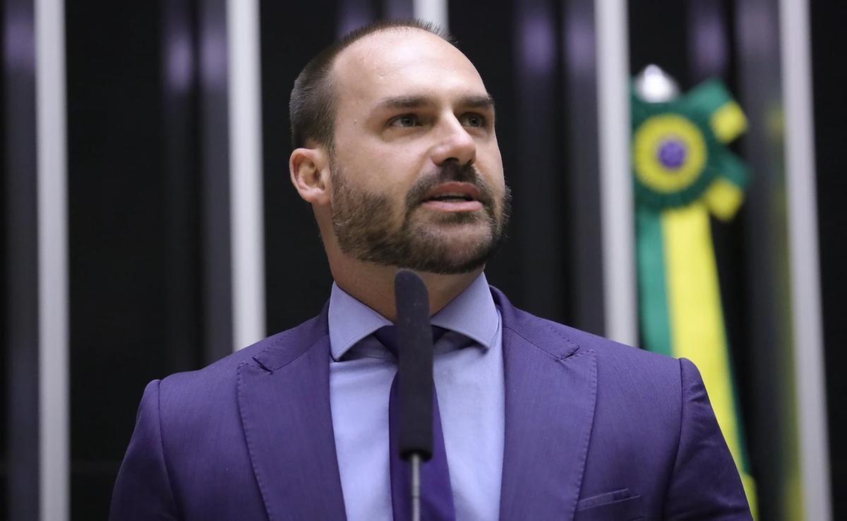 Eduardo Bolsonaro responde a processo por abandono de cargo na PF (Foto/Divulgação)