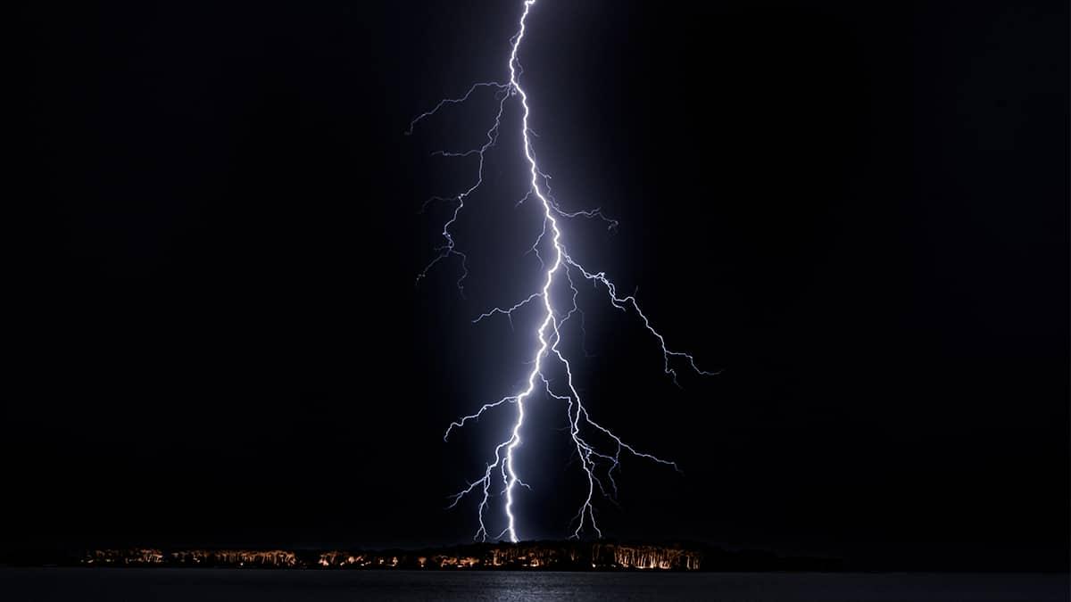 Uberaba já soma mais de 10 mil descargas elétricas em 2026, em meio a um período de temporais que marcou o início do ano na cidad (Foto/Philippe Donn/Pexels)