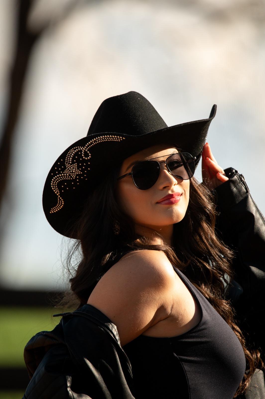 A beleza e o encanto da debutante Giovanna Buiati Sardinha, em ensaio marcante sob o olhar atento do fotógrafo Alysson Oliveira (Foto/Alysson Oliveira)