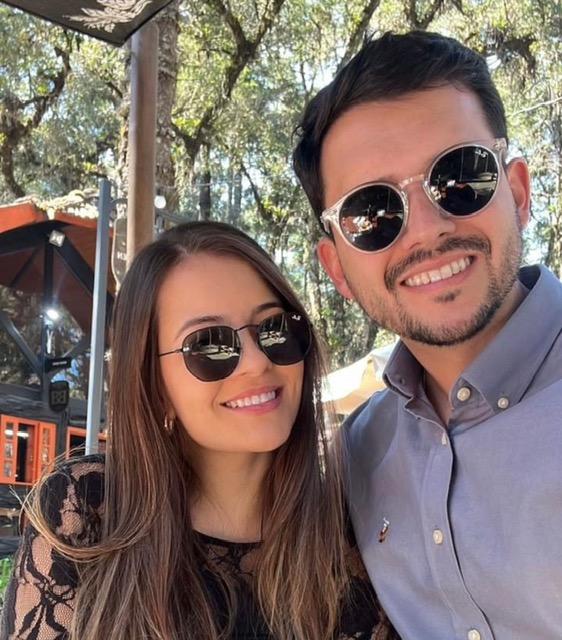 Lucas Londe, o grande festejado de ontem, em clique especial ao lado de sua companheira, Rafaela Leal (Foto/Arquivo pessoal)