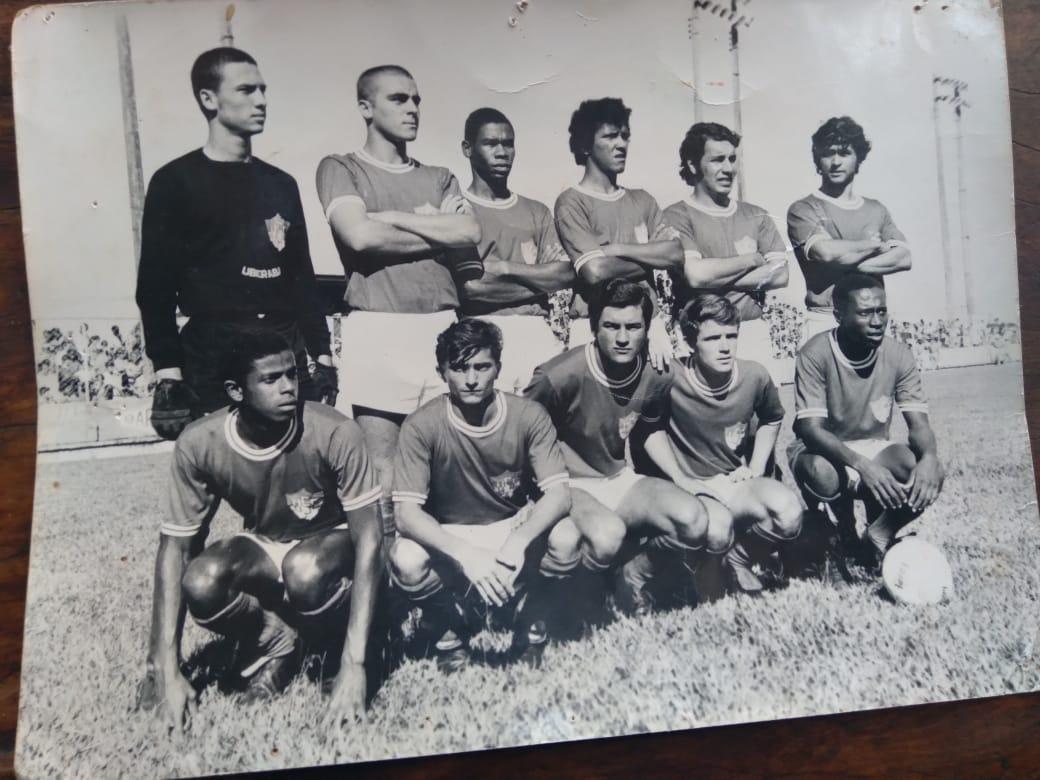 Uma geração que jogava por amor à camisa no Uberaba SC. (Foto/Arquivo)