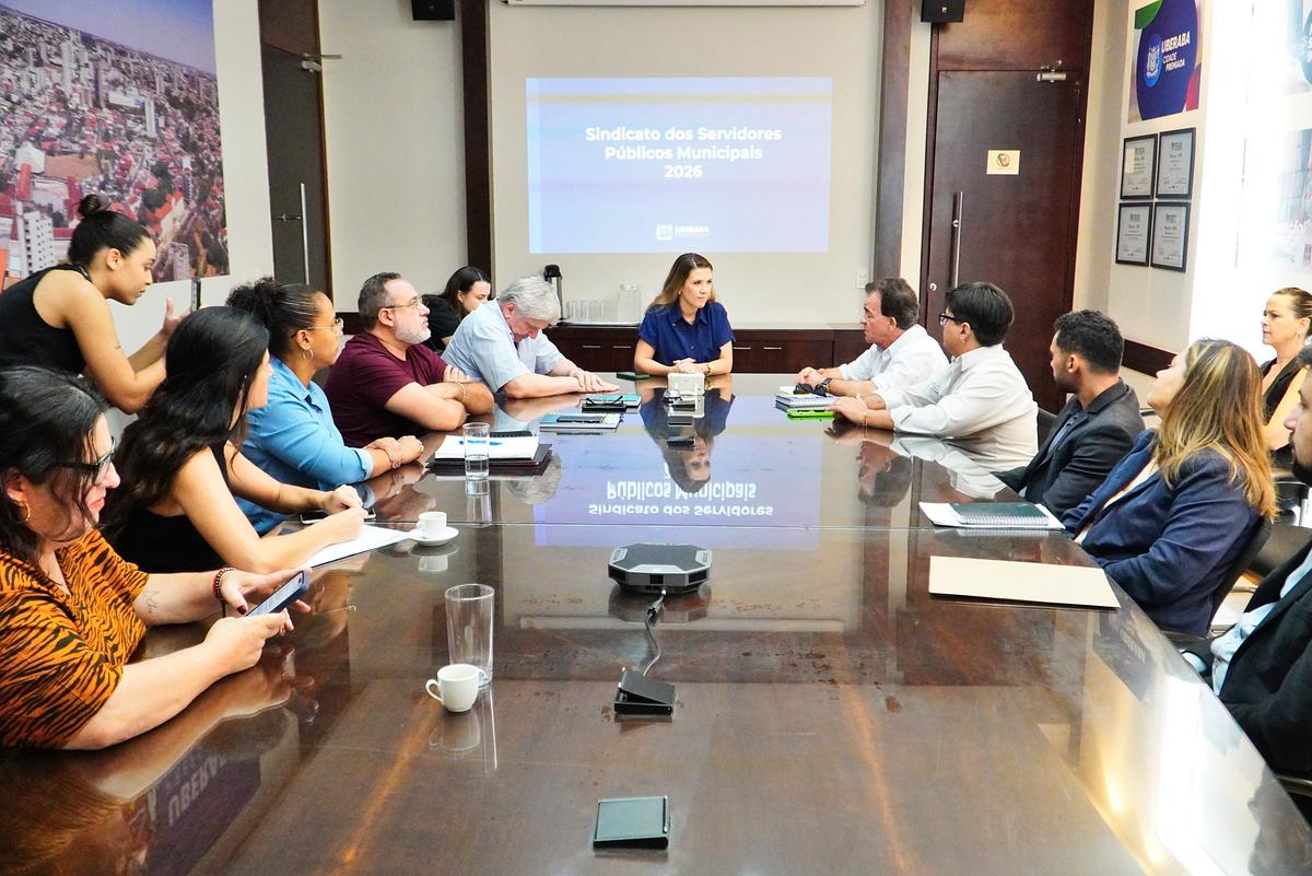 Prefeita Elisa Araújo reuniu-se com os sindicatos dos Servidores, Educadores e trabalhadores da Codau e ofereceu o mesmo índice. (Foto/Divulgação/PMU)