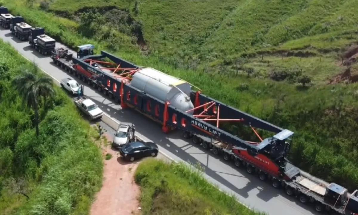 O trajeto da carga pesada passa por São Paulo, Minas Gerais, Goiás e Bahia, com previsão de chegada para meados de abril (Foto/PRF/Divulgação)