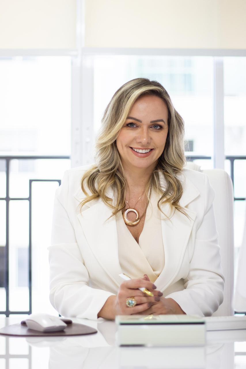 Neurologista alerta para aumento de casos de Alzheimer em pessoas mais jovens e reforça a importância de hábitos saudáveis, diagnóstico precoce e acompanhamento médico (Foto/Neurologista/Camila Batalha)