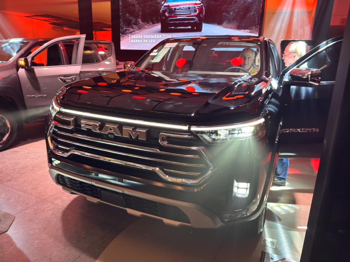 Nova Dakota já ornamenta o Salão de vidros da San Marco (FotoDivulgação)