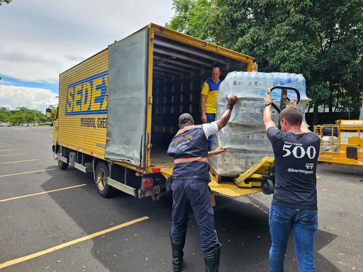 Donativos arrecadados em Uberaba são enviados em caminhões para cidades da Zona da Mata atingidas pelas chuvas. (Foto/Divulgação/PMU)