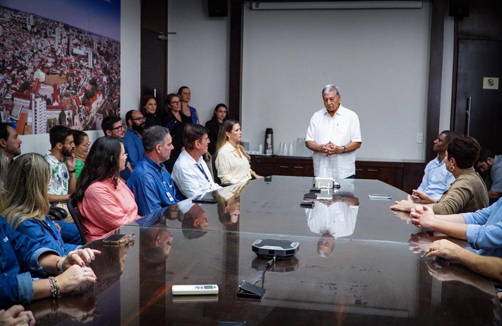 Ordem de Serviço foi assinada durante solenidade ontem no Gabinete da prefeita Elisa Araújo, em que o presidente da autarquia falou sobre o cronograma das obras de captação do rio Grande. (Foto/Divulgação/Codau)