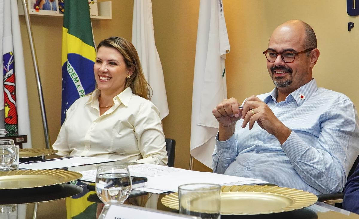 Prefeita Elisa e o vice-governador Mateus Simões durante visita dele a Uberaba em outubro do ano passado (Foto/Divulgação)