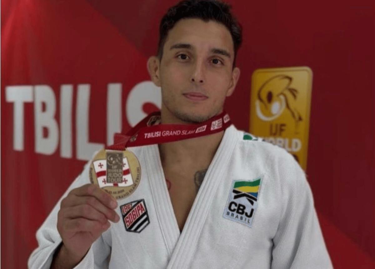 Brasileiro venceu atleta do Uzbequistão, neste domingo (22), e levou a única medalha do país na etapa (Foto/Andrea Berti/CBJ)