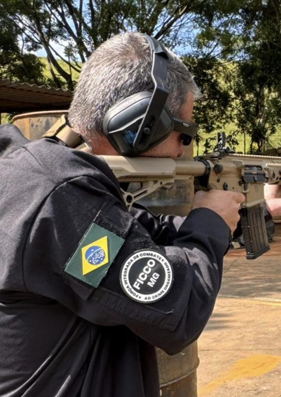 Segundo as autoridades, o homem era considerado foragido da Justiça e apontado como integrante de uma facção criminosa com atuação na região (Foto/Reprodução)