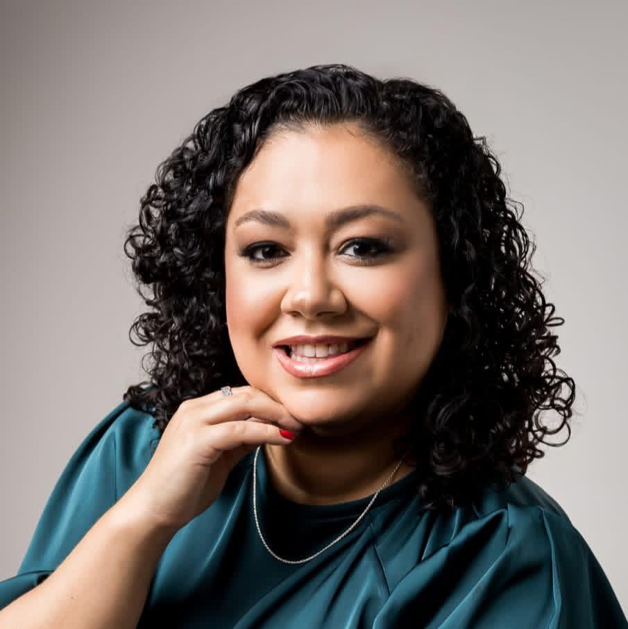 A querida jornalista Isabel Minaré foi a festejada aniversariante de ontem e recebe o carinho da coluna (Foto/Arquivo pessoal)