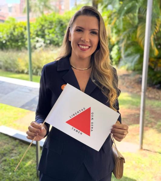 Prefeita Elisa Araújo participa da posse do governador Mateus Simões e destaca legado de Romeu Zema em Minas Gerais. (Foto/Reprodução)