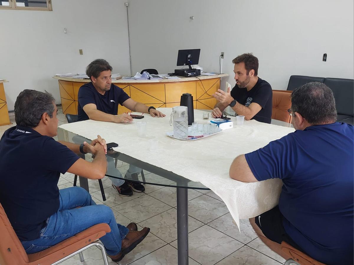 Subsecretário de Esportes de Minas, Tomás Perdigão Mendes, apresenta diretrizes do ICMS Esportivo durante reunião na Funel, em Uberaba. (Foto/Divulgação/PMU)