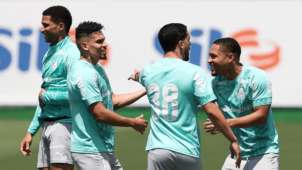 Murilo, Paulinho, Figueiredo e Vitor Roque em campo no treino do Palmeiras (Foto/Cesar Greco)