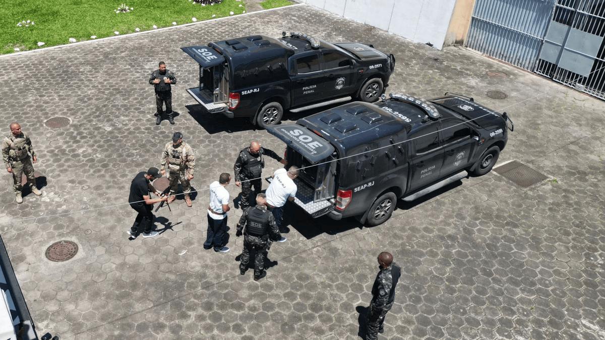 Sete presos apontados como lideranças do Comando Vermelho foram transferidos de Bangu 1 para presídio federal em Catanduvas (PR) (Foto/Divulgação/Redes Sociais)