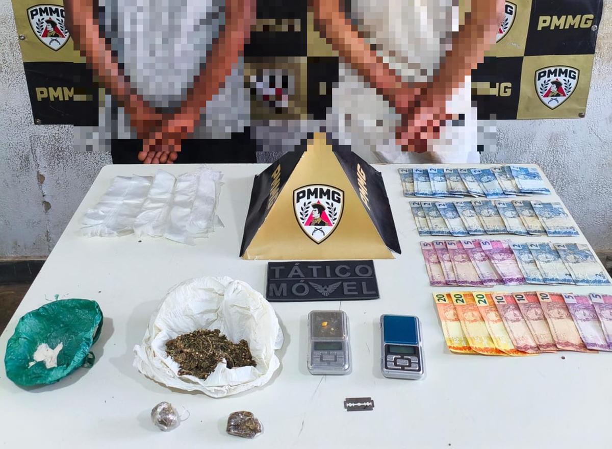 Drogas e materiais utilizados no tráfico, apreendidos durante a ocorrência no Residencial 2000, em Uberaba (Foto/Divulgação)