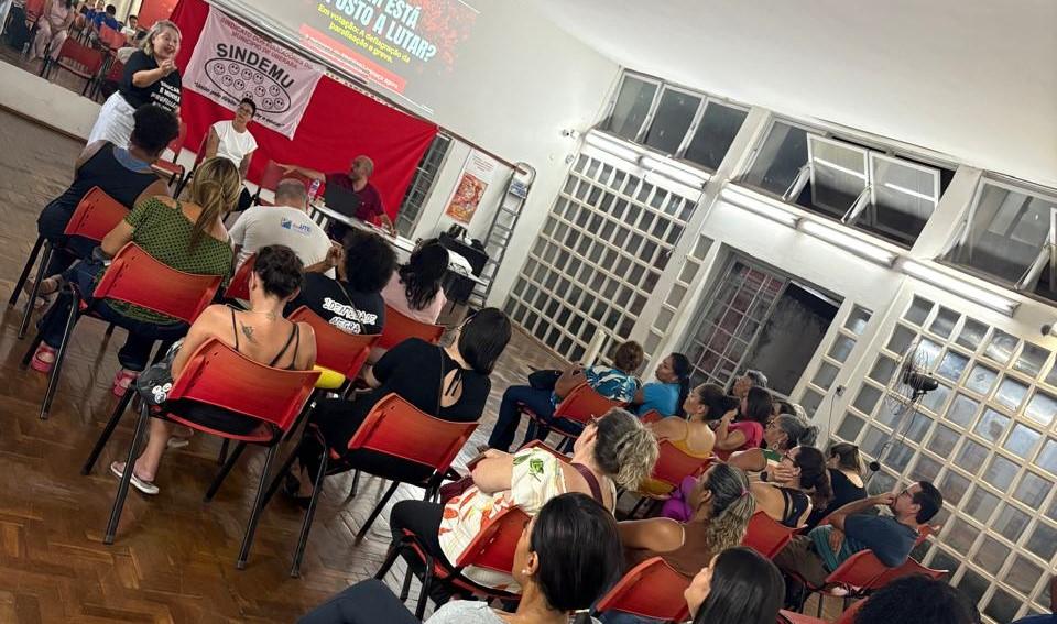 Professores da rede estadual de ensino decidiram em assembleia iniciarem greve a partir de sexta-feira, quando ato na porta da PMU está marcado. (Foto/Divulgação)