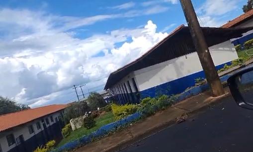 Forte chuva registrada na tarde desta quarta-feira (25) provocou danos na Escola Municipal Padre Eddie Bernardes, em Uberaba (Foto/Divulgação/Redes Sociais)