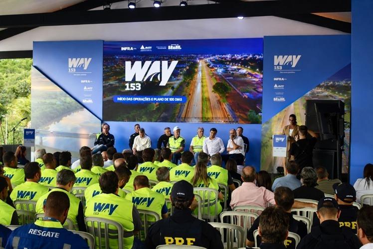 Apresentação do plano de 100 dias durante evento de assunção das BR-153 e BR-262 em Hidrolândia-GO (Foto/Divulgação)