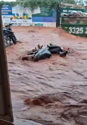 A obra de ampliação do Aeroporto Mário de Almeida Franco foi autuada pela terceira vez pela Prefeitura de Uberaba após novo episódio de escoamento de água (Foto/Divulgação/Redes Sociais)