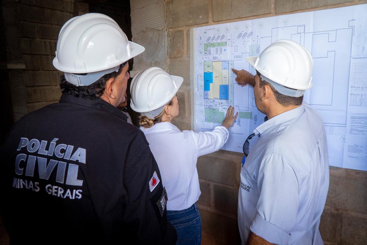 Prefeita Elisa acompanha fase final da primeira etapa da obra da Casa de Custódia. (Foto/Alfredo Neto/PMU)