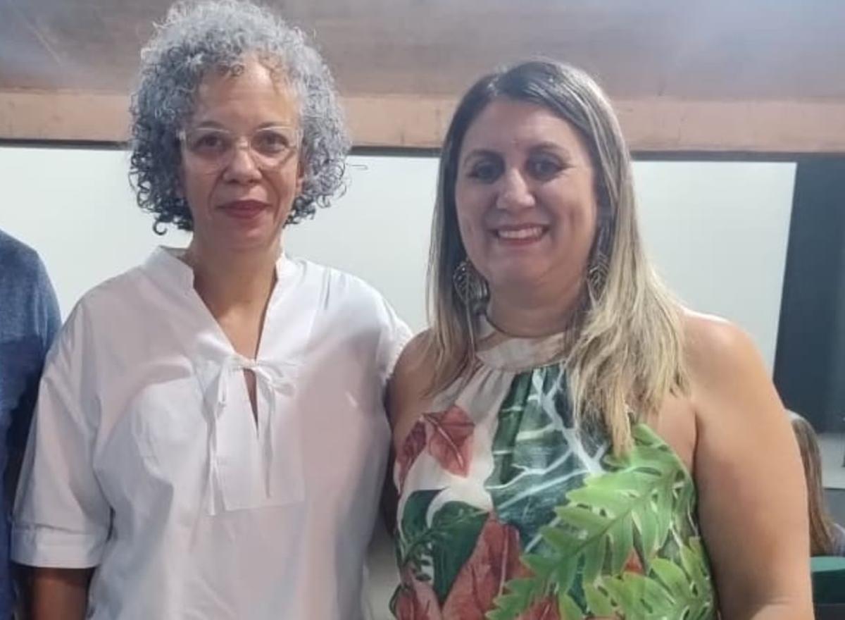 Professora Ana Paula, do SindUTE e do Sinpro, elogia fala da reitora Marinalva (Foto/Divulgação)